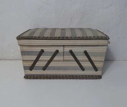 Travailleuse tissu cousette - en,